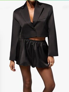 NEW NWT!! WeWoreWhat Black Satin-Trim Cropped Súper cool Blazer XS